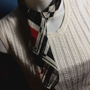 ...Im selling a  Scarf